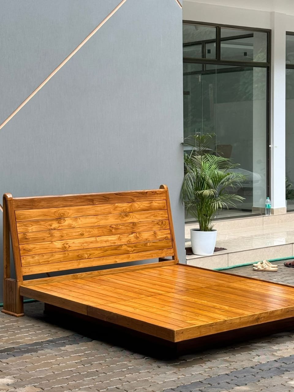 WOODEN BED COAT